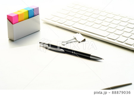 ビジネスイメージ　小物のテーブルフォト 88879036