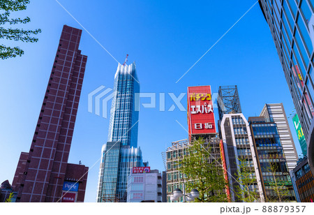 日本の東京都市景観　歌舞伎町一番街前のAlpen TOKYOから東急歌舞伎町タワーなどを望む＝12日 88879357
