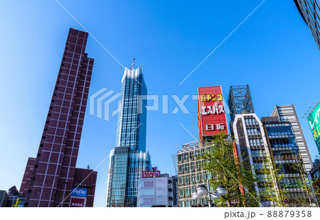 日本の東京都市景観　歌舞伎町一番街前のAlpen TOKYOから東急歌舞伎町タワーなどを望む＝12日 88879358