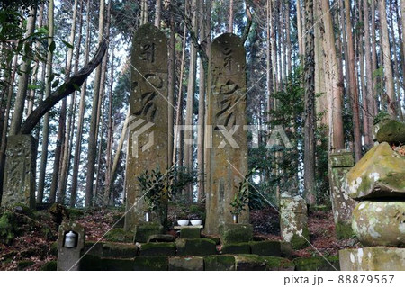 姶良郡 稲葉崎供養塔群(黄金塔) 姶良郡 稲葉崎供養塔群(黄金塔) 88879567