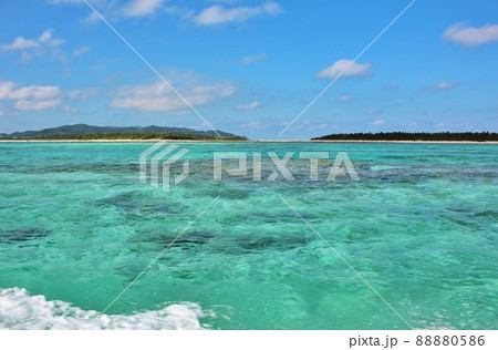 久米島からハテの浜へ渡る海 久米島からハテの浜へ渡る海 88880586