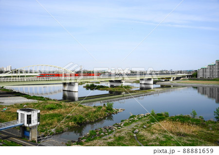 4月　狛江177小田急線ロマンスカー70000形GSE車と多摩川橋梁 88881659