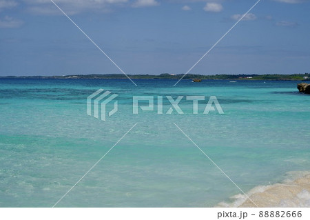 エメラルドグリーンの海　砂山ビーチ 88882666