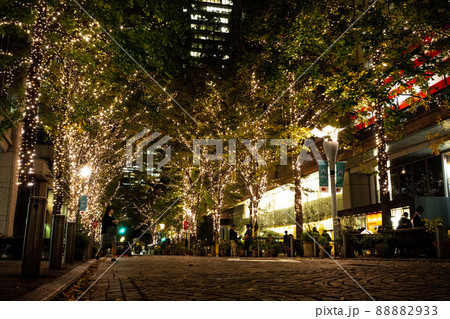 東京のクリスマスイルミネーション、12月の丸の内日比谷のライトアップ 88882933