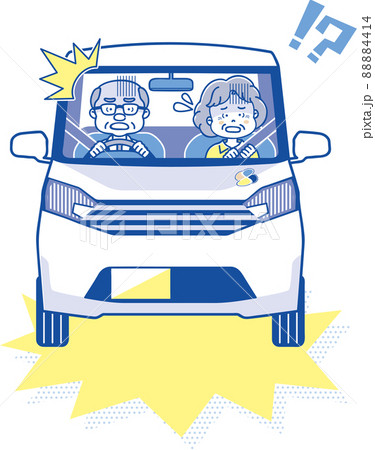 驚くシニア・老夫婦の自動車運転 88884414