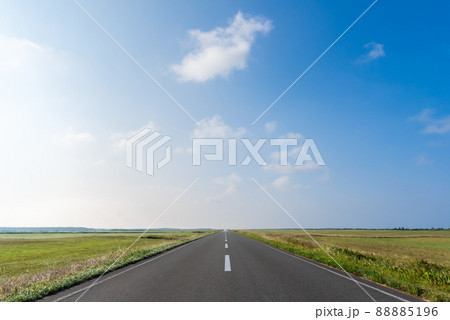 果てしなく続くまっすぐな道  北海道猿払村 エヌサカ線 88885196