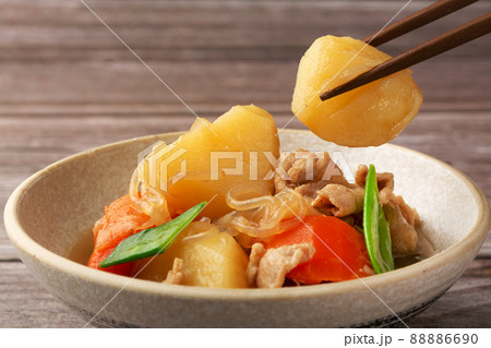 豚肉の肉じゃが 88886690