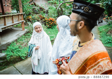 family going to the mosque to do idul fitri or eid mubarak prayer family going to the mosque to do idul fitri or eid mubarak prayer 88887290