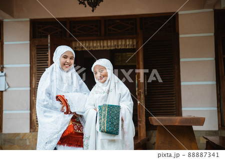 muslim mother and daughter getting ready to do idul fitri prayer muslim mother and daughter getting ready to do idul fitri prayer 88887341