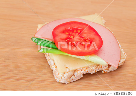 Rice Cake Sandwich with Tomato, Sausage, Green Onions and Cheese Rice Cake Sandwich with Tomato, Sausage, Green Onions and Cheese 88888200