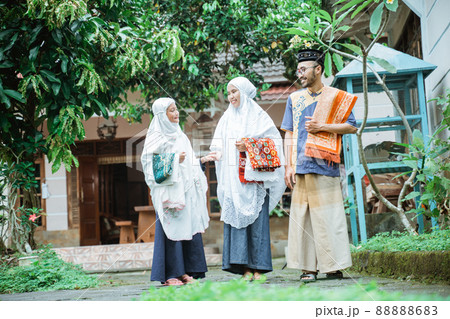 family going to the mosque to do idul fitri or eid mubarak prayer family going to the mosque to do idul fitri or eid mubarak prayer 88888683