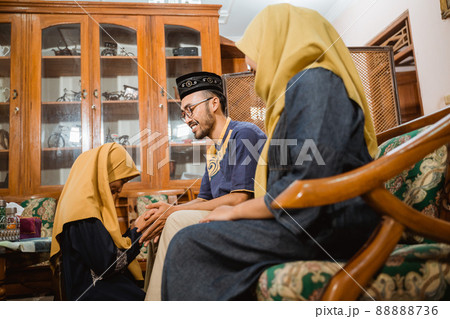 family forgiving each other and shake their hand on idul fitri 88888736