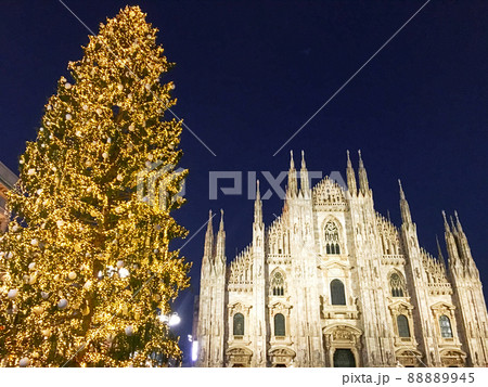 Christmas in Duomo Square in Milan 88889945