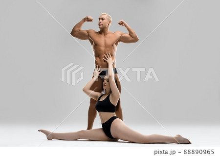 Woman in split touch muscular man in underpants 88890965
