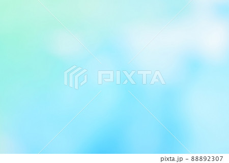 青・パステルカラーのグラデーション・混色のシンプルな背景素材・水彩・ぼかし 88892307