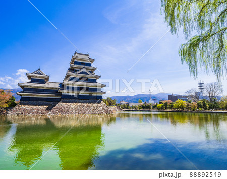国宝 春の松本城 国宝 春の松本城 88892549