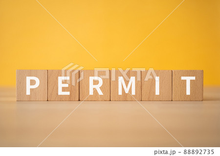 許可のイメージ｜「PERMIT」と書かれた積み木 88892735