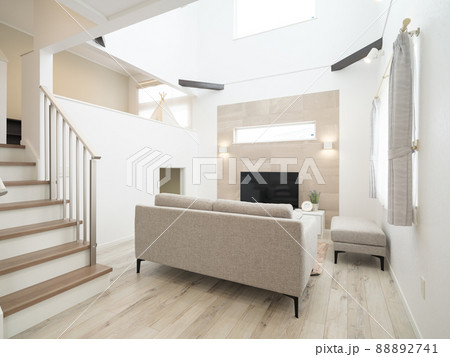 洗練されたデザイナーズハウスのリビング 洗練されたデザイナーズハウスのリビング 88892741