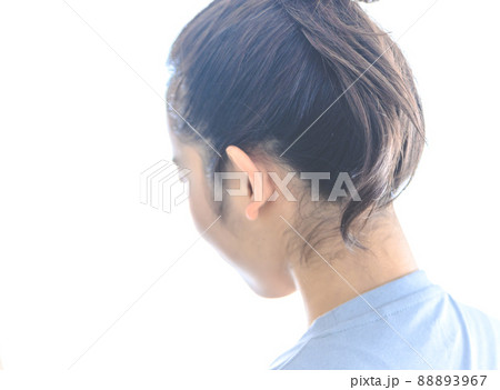 後ろ姿 88893967