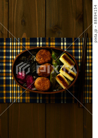 鶏つくね弁当 88894154
