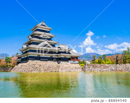 国宝 春の松本城 国宝 春の松本城 88894540