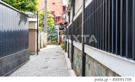「東京都」神楽坂・路地裏の風景 88895706