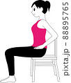 椅子に座って胸を張る女性 88895765