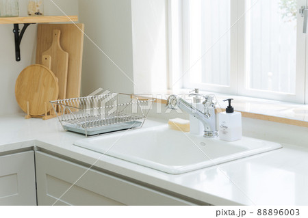 おしゃれなキッチン　窓 88896003