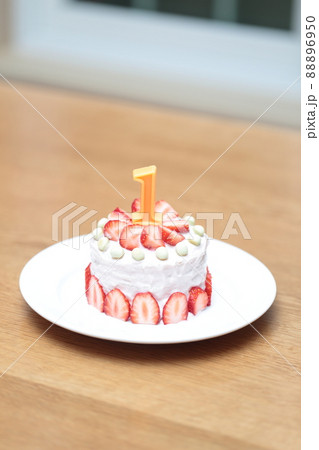 1歳の子供の誕生日の為に手作りしたスマッシュケーキ 88896950