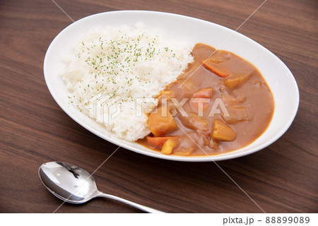 日本の定番料理カレーライス 日本の定番料理カレーライス 88899089