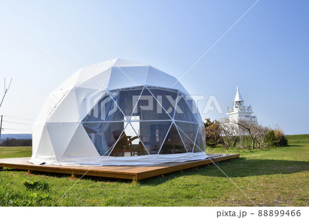 春の北海道江差町鴎島のグランピング施設の風景を撮影 88899466