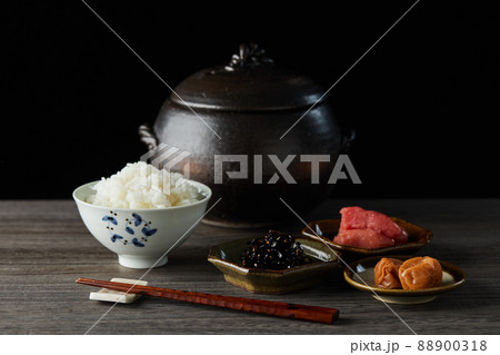 日本食イメージ たらこ こんぶ 梅干し ご飯のお供 日本食イメージ たらこ こんぶ 梅干し ご飯のお供 88900318