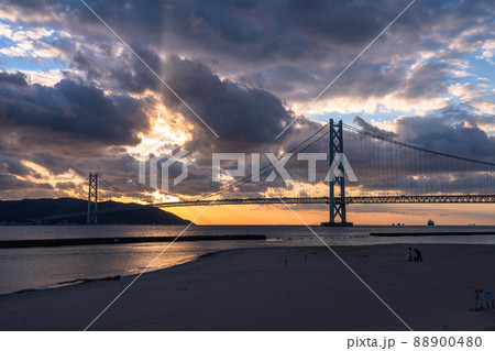 《兵庫県》明石海峡大橋の夕景 《兵庫県》明石海峡大橋の夕景 88900480