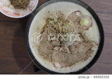 カプチーノ煮干しラーメン(青森県) カプチーノ煮干しラーメン(青森県) 88900500