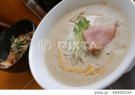 カプチーノ濃厚煮干ラーメン(青森県) カプチーノ濃厚煮干ラーメン(青森県) 88900594