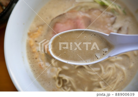 クリーミー濃厚煮干ラーメンのスープ(青森県) クリーミー濃厚煮干ラーメンのスープ(青森県) 88900639
