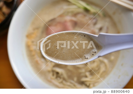クリーミー濃厚煮干ラーメンのスープ(青森県) クリーミー濃厚煮干ラーメンのスープ(青森県) 88900640