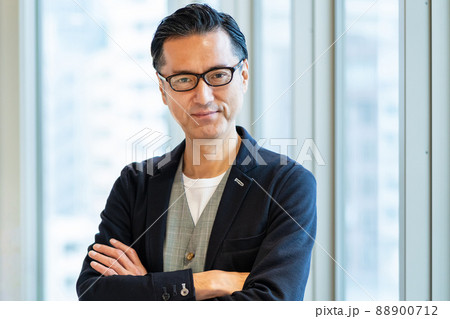 ビジネスマン　ミドルの男性　撮影協力 : ＋SHIFT NOGIZAKA 88900712