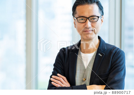 ビジネスマン　ミドルの男性　撮影協力 : ＋SHIFT NOGIZAKA 88900717