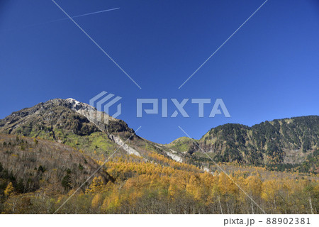 紅葉の焼岳 紅葉の焼岳 88902381