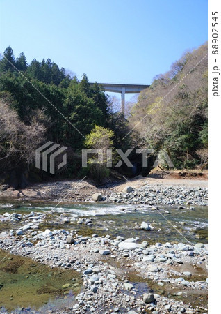 道志川の河原（神奈川県/寸沢嵐地区） 88902545