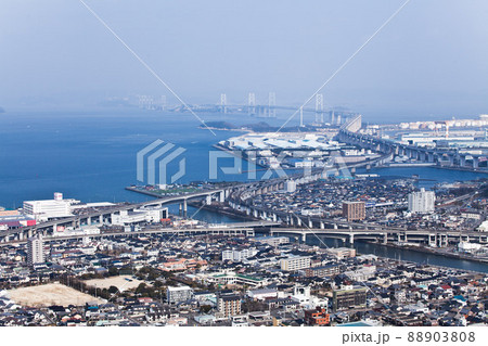 丸亀、宇多津の街と瀬戸大橋 丸亀、宇多津の街と瀬戸大橋 88903808