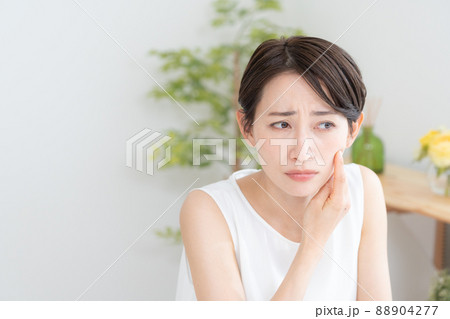 美容・ビューティー・ミドル女性・肌荒れ・シミ・シワ・ニキビ 美容・ビューティー・ミドル女性・肌荒れ・シミ・シワ・ニキビ 88904277