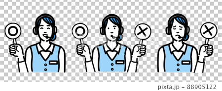 マルバツの札を持っているオペレーターの若い女性のセット 88905122