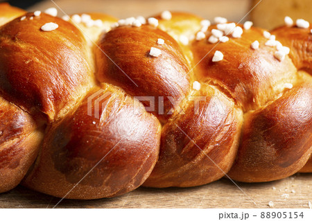 Challah bread with hail sugar 88905154