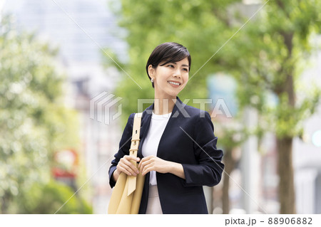 笑顔のビジネスウーマン 88906882
