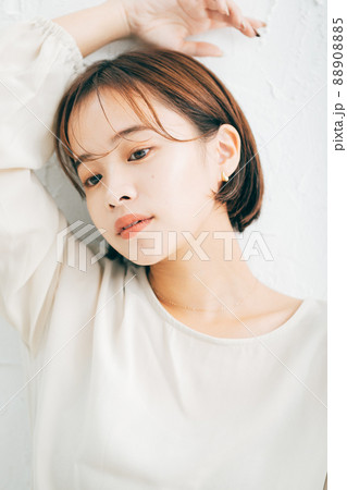 若い女性のヘアスタイル、ビューティーイメージ 若い女性のヘアスタイル、ビューティーイメージ 88908885