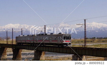 立山連峰と富山地鉄1 88909922