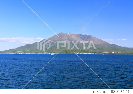 【鹿児島県】桜島フェリーから見た桜島 88912571