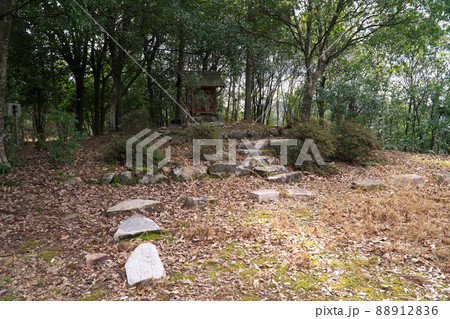 徳倉城二の丸にある妙見宮　岡山県岡山市北区 88912836